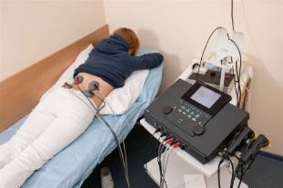 Էլեկտրաֆորեզ նշանակվում է հիվանդների բուժման համար ցավերից եւ купирования բորբոքային գործընթացի